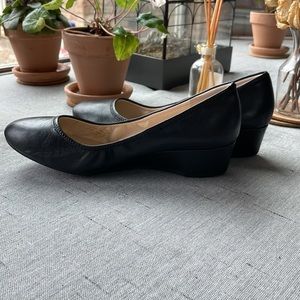 Cole Haan low heel wedges, black leather size 7, non-slip